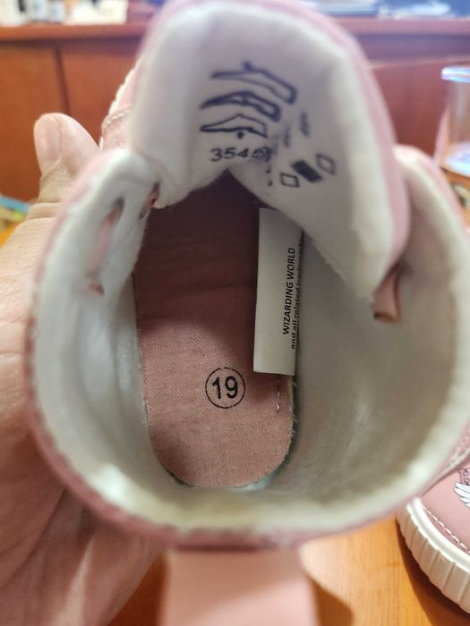 Розови кецки ,чисто нови.