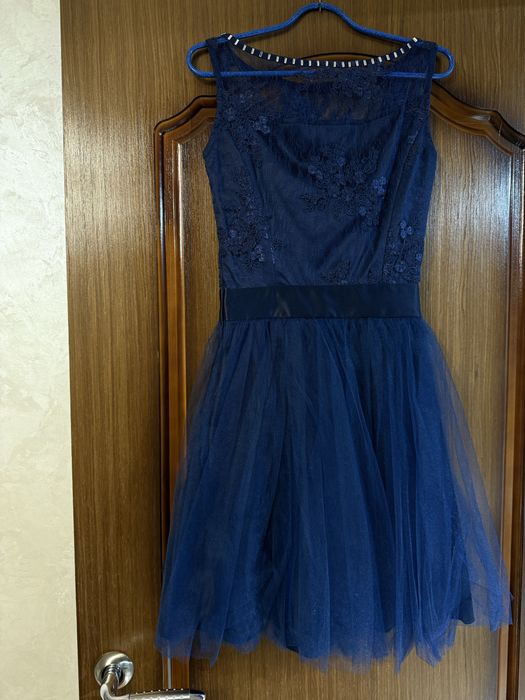 Нарядное платье тёмно-синего цвета