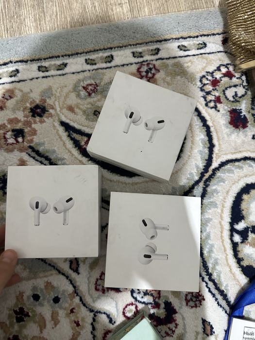 Коробка айфонов ,эйрподс и уатч