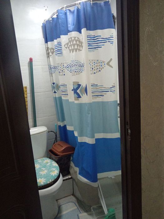 Uy sotiladi yashnobot tumani maktab bogʻcha yonida  lstadion bor