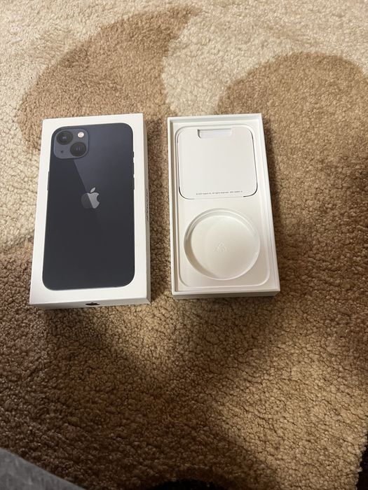 Cutie iphone 13 negru