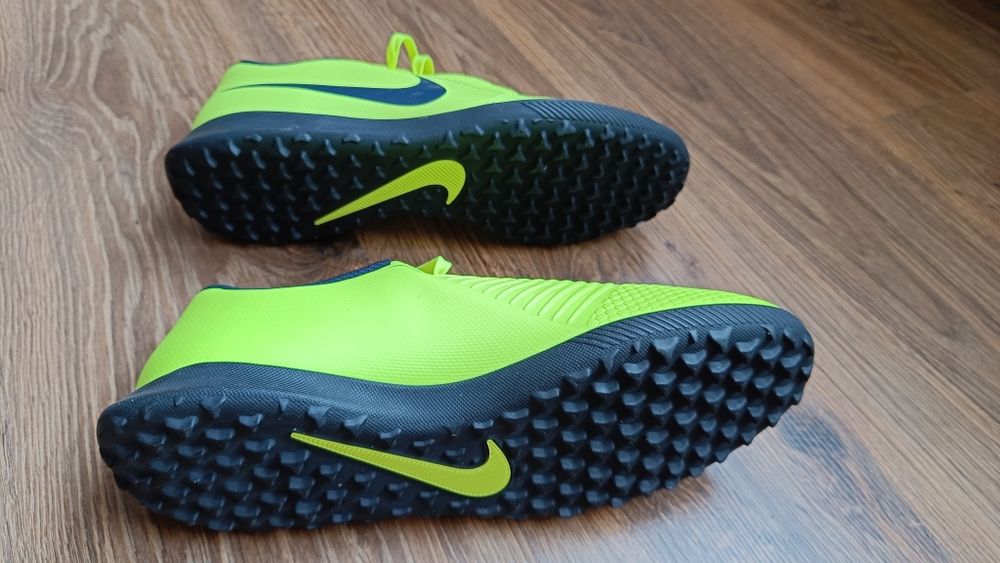 Ghete de fotbal nike phantom