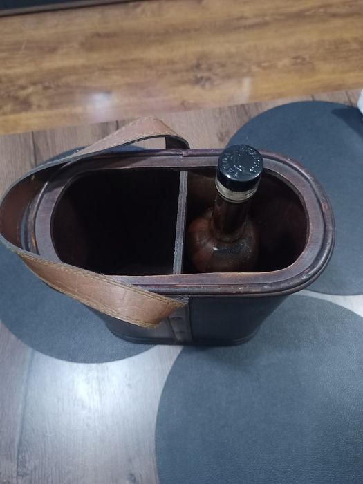 Винтидж Дървена Кутия за Алкохол - Стилно Съхранение