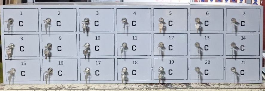 Шкафы металические раздевальные,  шкафы для телефонов , сумок  и т.д.