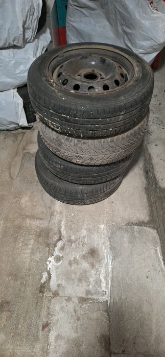 4 Cauciucuri cu jante de vara 175/65/15 plus 1 pe 15