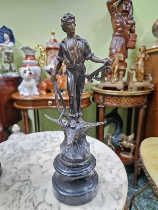 Чифт антикварни френски фигури статуетки