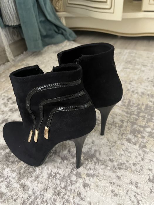 Сапоги   женские .