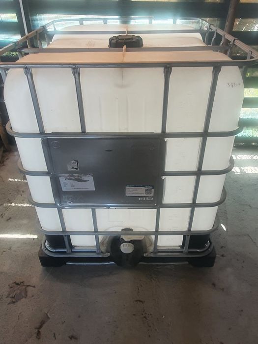 Бидони ,контейнери 1 тон