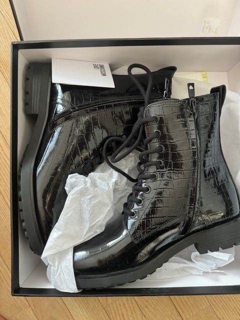 Moschino Оригинални Нови Боти