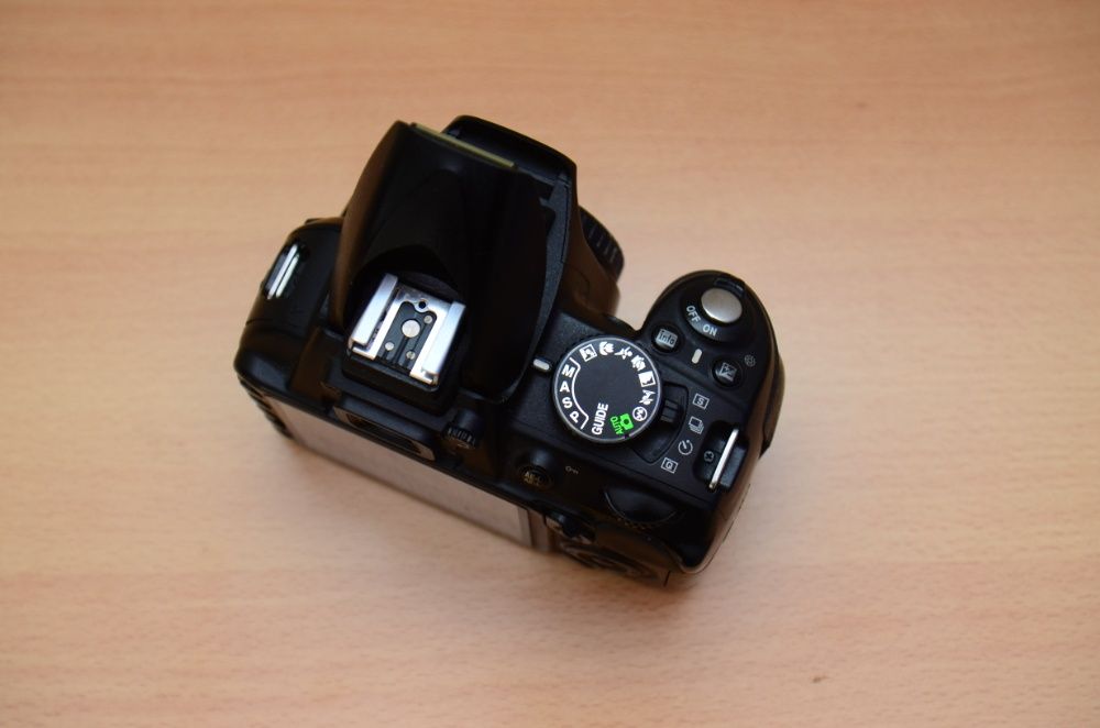 Nikon D3100 DSLR body – 80.000 cadre, 2 baterii, încărcător