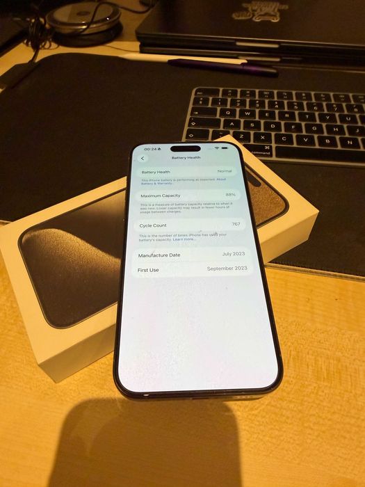 iPhone 15 Pro Max Natural Titanium 256GB + 13 huse cadou