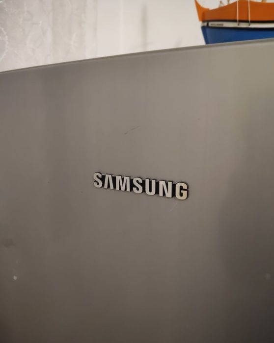 Продам холодильник с Самсунг