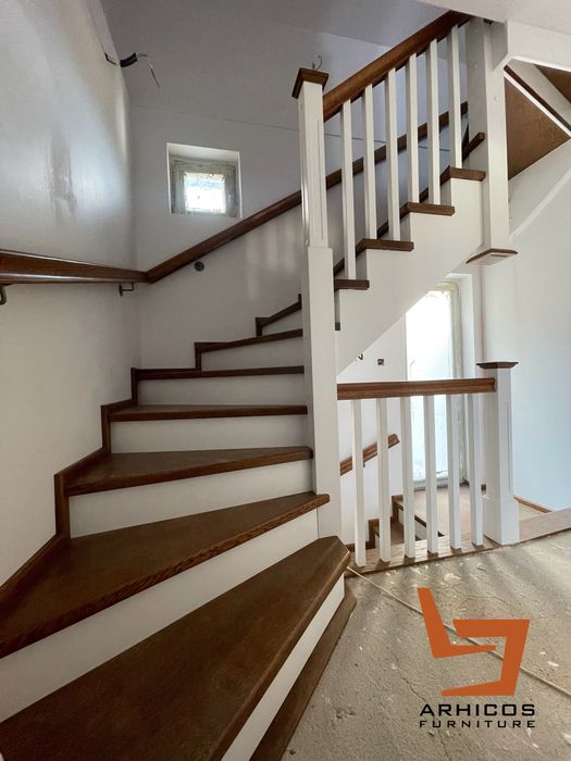 Scari interioare din lemn