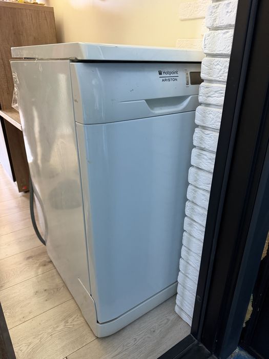 Продаю посудомоечную машинку Ariston Hotpoint