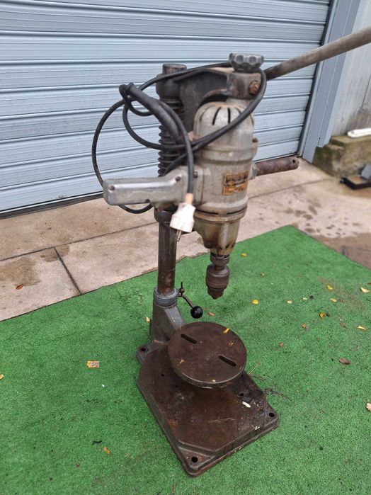 Настолна бормашина монофазна