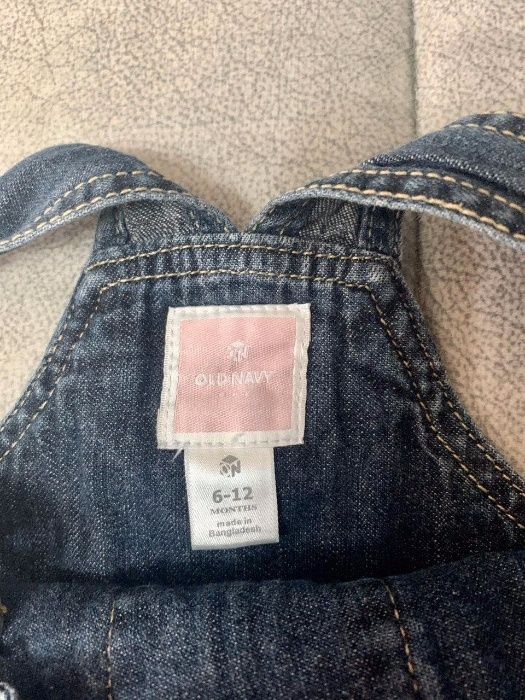 Продам джинсовый комбинезон Old Navy на 6-12 месяцев.