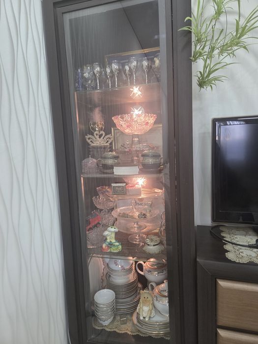 Продам комод с сервантом