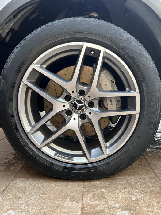Джанти с гуми 19 AMG 5х112 с гуми 235/55/19 Pirelli