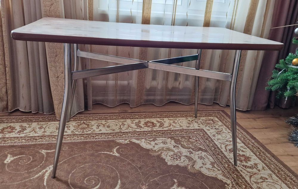 Продам кухонный стол