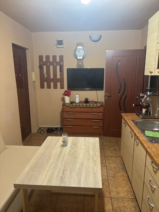 Vand apartament doua camere semidecomandat