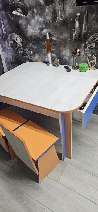 Детский стол с 2 стульчиками