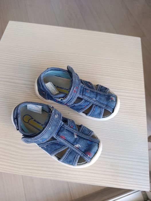 Продам сандали детские