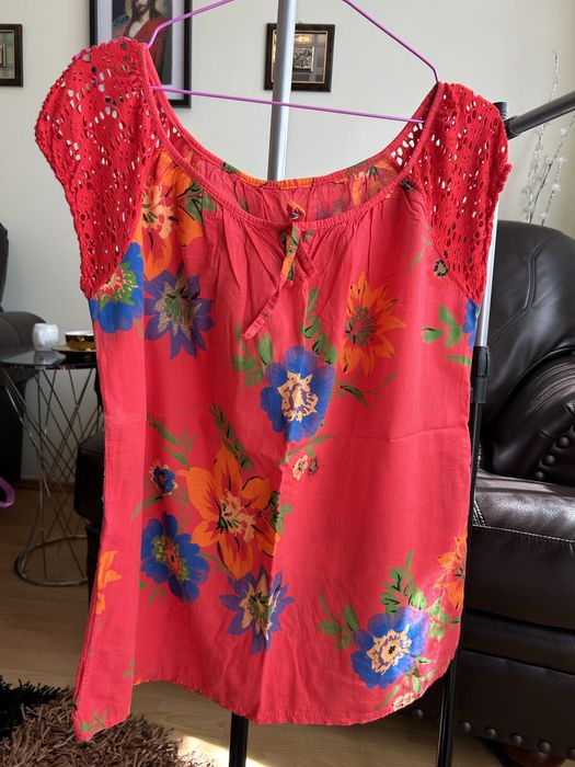 Tricouri damă - noi- 20 lei/buc