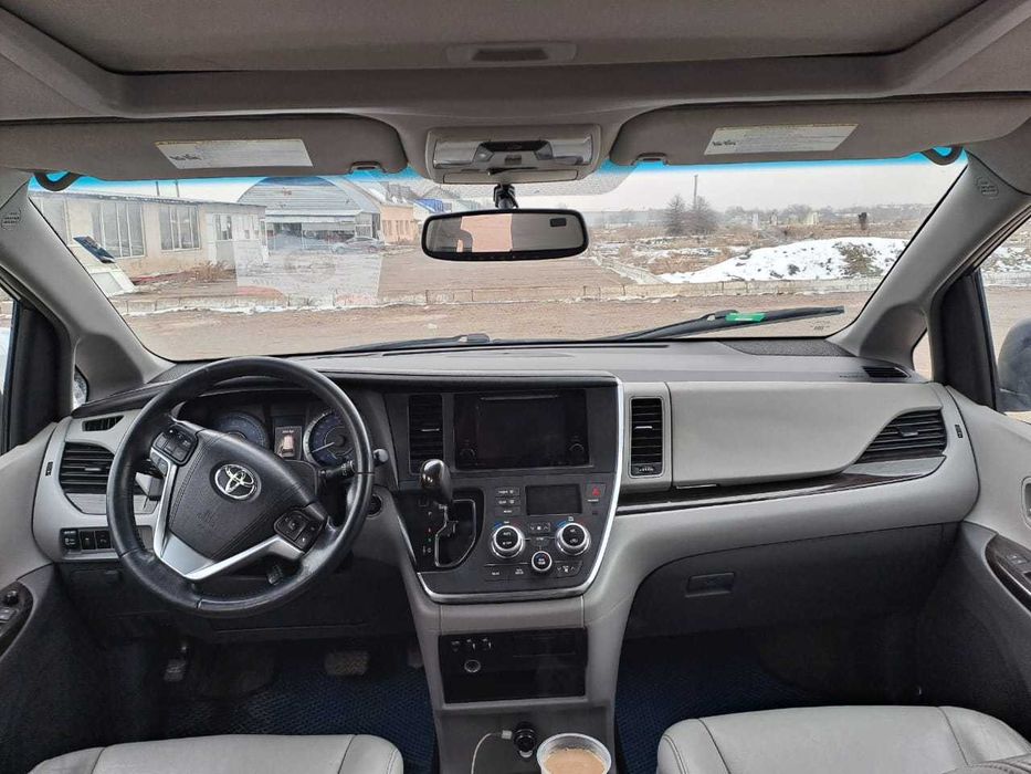Продам машину -Toyota Sienna