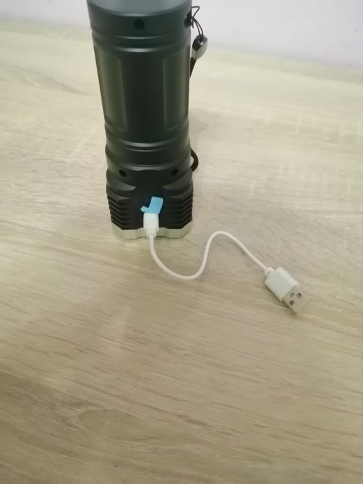 Lanternă LED reîncărcabila