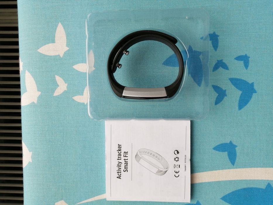 Bratara smartfit activity tracker, noua, sigilata, culoarea negru