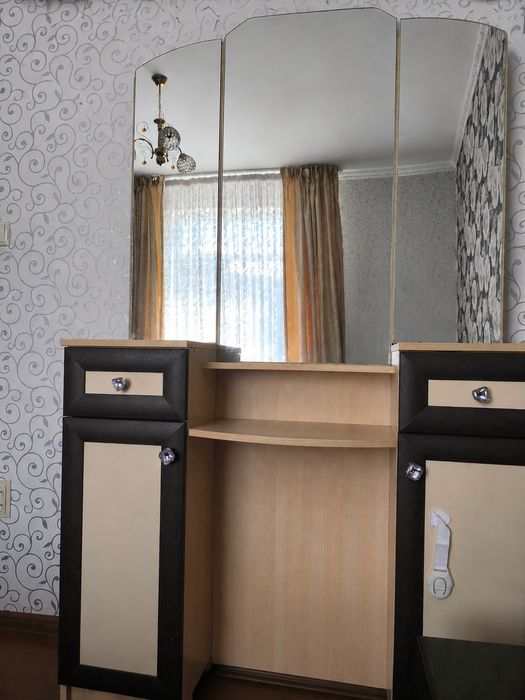 Продается трюмо в отличном состоянии.