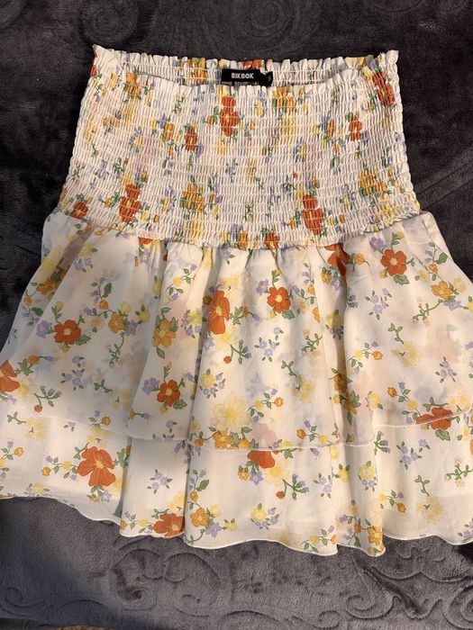 Fuste și rochii damă – Mărimea S– În stare excelentă