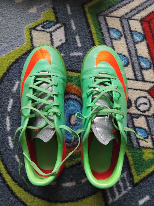 Детски футболни обувки/стоножки Nike Mercurial Victory IV TF