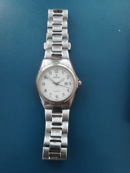 Ceas Festina F16375 preț in magazin 350 lei.