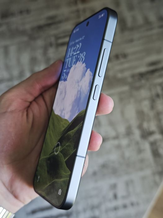 Xiaomi 17 (12/512GB) Като Нов