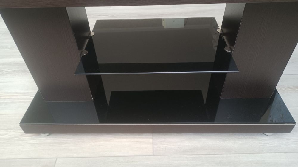 Продае́ться подставка под телевизор в отличном состонии