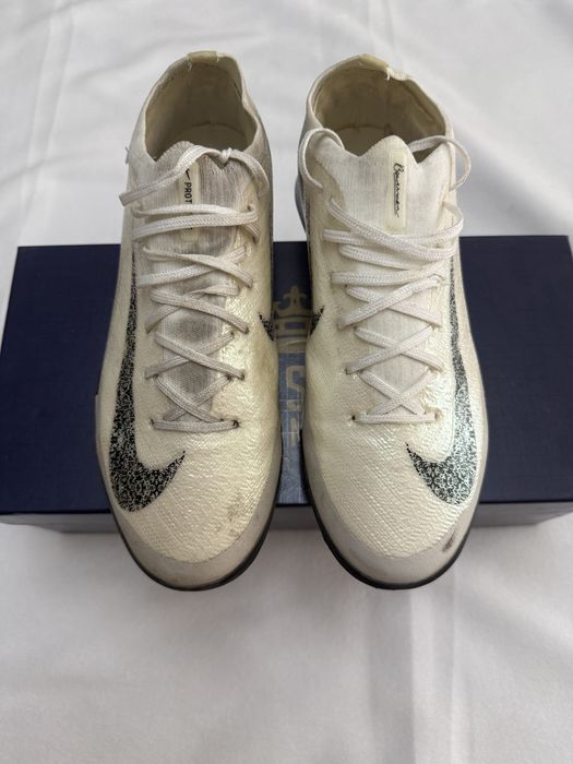 Nike butsi 39 razmer