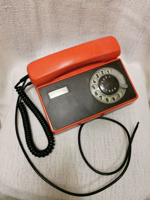 Телефон из СССР. Оранжевый.