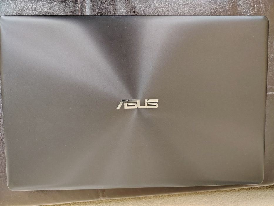 Лаптоп Asus X550V