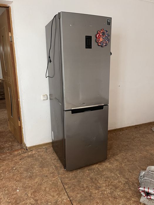 холодильники 2 штук