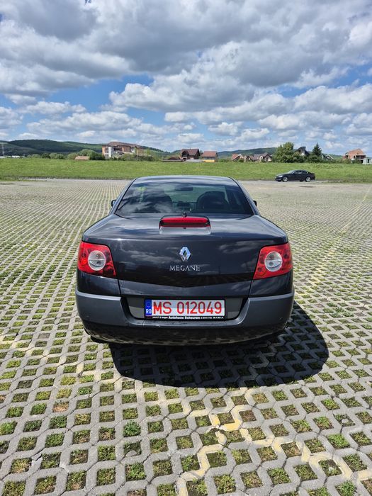 Vând sau schimb Renault Mégane II Coupé-Cabriolet decapotabilă, mașină întreținută și foarte plăcută la condus.