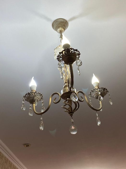 Продается люстры