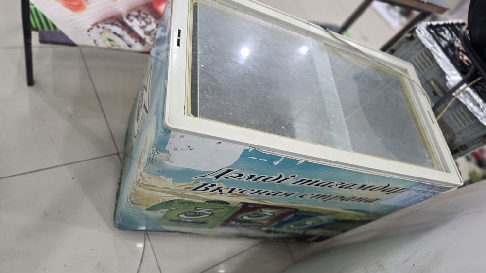 Продам стол и диван для кафе