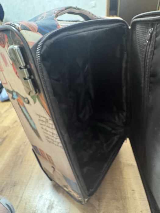 Продается чемодан
