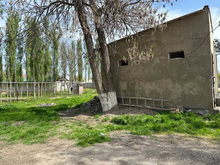 Noturar bino Yuqori Chirchiq Nurli yo‘lda