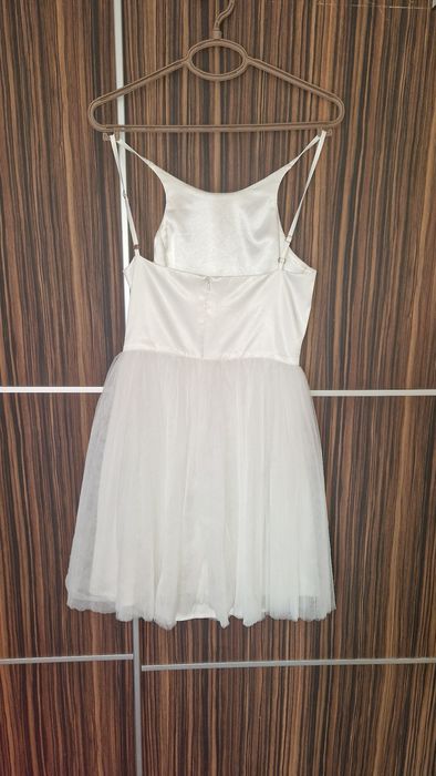 Бяля Рокля Юнона