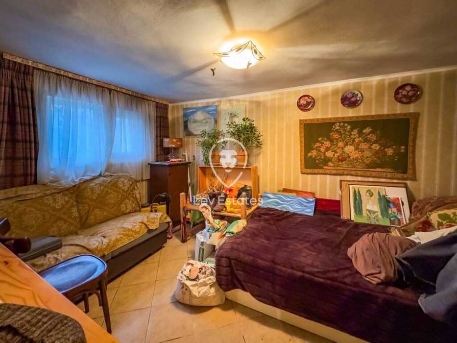 Двуетажна къща с парцел в Средец, област Бургас