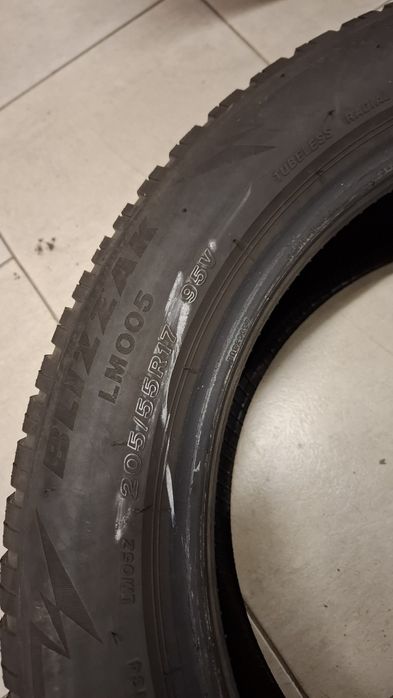 Единична зимна гума Bridgestone 205 55 17