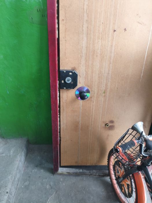 Продам дверь бу входная