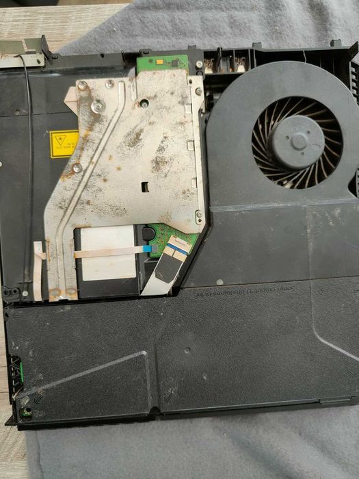 Consola Playstation 4 CUH-1004A defecta